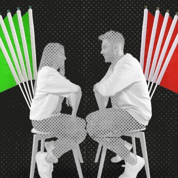 Cómo influyen las ‘green flags’ y las ‘red flags’ en las relaciones amorosas y el comportamiento psicológico de los enamorados