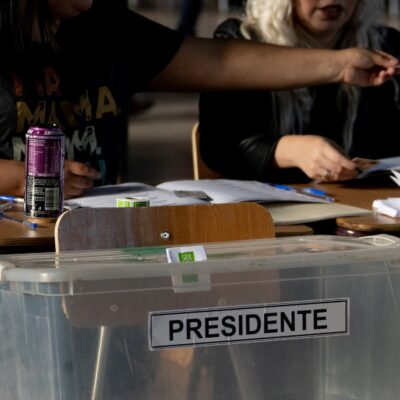 Los chilenos ya empezaron a votar, en una jornada incierta que definirá el rumbo para los próximos cuatro años