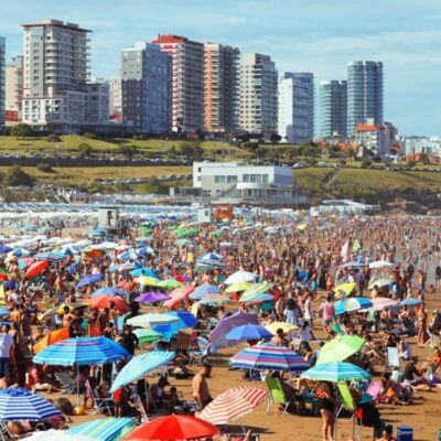 una encuesta dice que los argentinos viajarán menos días, cuáles son los destinos elegidos y el mayor temor en vacaciones