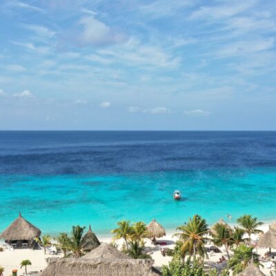 la isla de playas soñadas y casas coloridas que atrae cada vez más argentinos