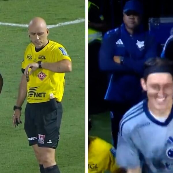 Insólita escena en el fútbol de Brasil: el árbitro paró el partido para que el arquero de Cruzeiro fuera al baño