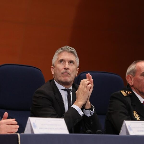 Interior pone escolta a la policía que denunció al DAO: su identidad se filtró en chats policiales y ella se siente amenazada