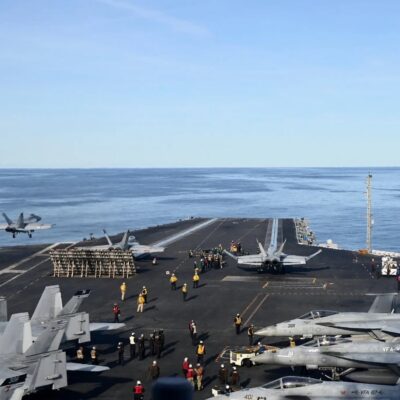 Estados Unidos prepara una campaña militar de varias semanas contra Irán y Donald Trump habla de cambio de régimen