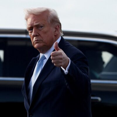 Donald Trump anunció que está negociando con Irán y ordenó frenar por cinco días los ataques contra sus plantas eléctricas