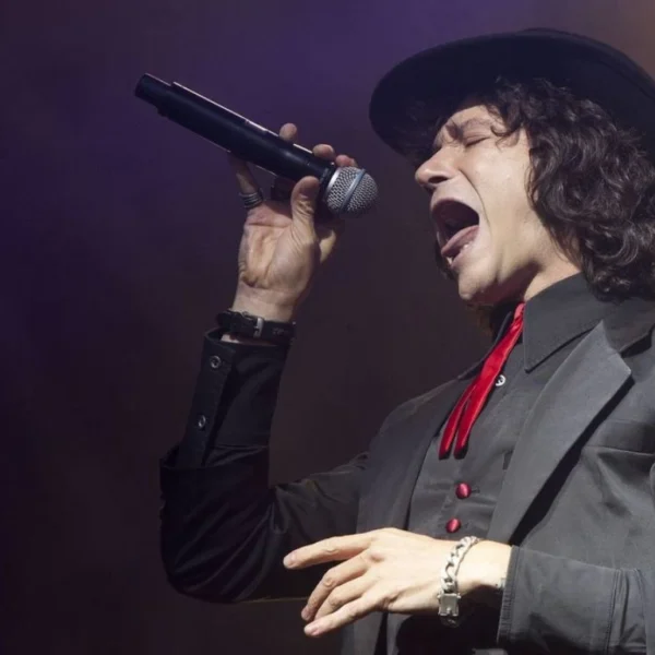 Enrique Bunbury publicó su nuevo disco “De un siglo anterior”