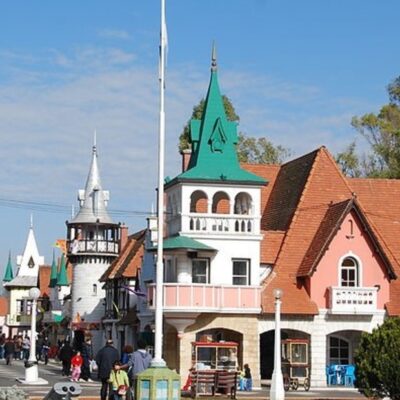 cómo llegar en tren a la República de los Niños en Buenos Aires