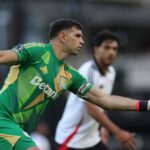 Dibu Martínez y Aston Villa visitan al Bologna por la Europa League