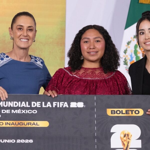 Sheinbaum entrega boletos para la inauguración y partidos del Mundial 2026: ellas son las ganadoras