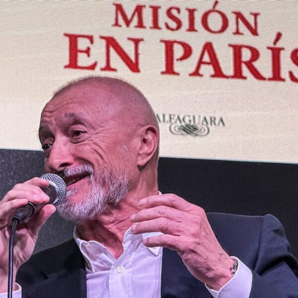De Pérez-Reverte a la movida juvenil: la Feria del Libro convocó multitudes en sus principales charlas