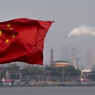 China prohíbe acatar sanciones de Washington y blinda su sector petrolero ante la cumbre con Trump