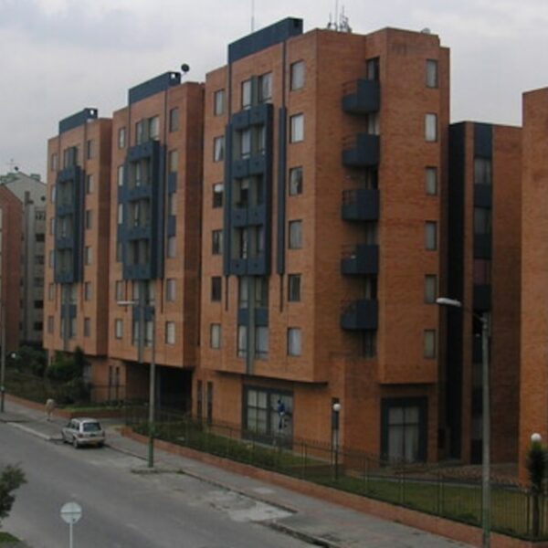 Revivir Mi Casa Ya y subsidios sin cuota inicial, las medidas para vivienda que toman fuerza entre De la Espriella y Cepeda y generan críticas
