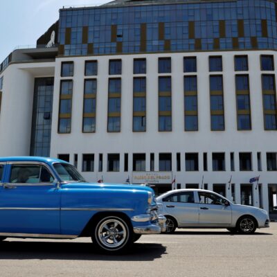 Cuba anuncia un gran paquete de reformas económicas para abrir el turismo, el comercio exterior y las inversiones