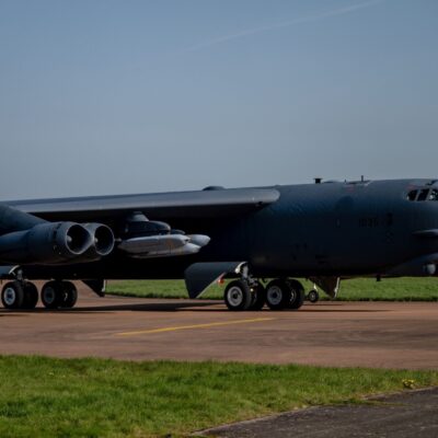 Un avión bombardero estadounidense se estrelló en una base aérea en California